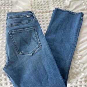 MOTHER INSIDER CROP FRAY
Blue Ankle Cropped Jeans with Signature Style